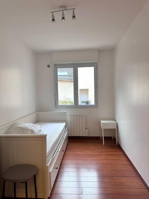 Appartement F3, 2 Chambres 塞纳河畔伊夫里 外观 照片